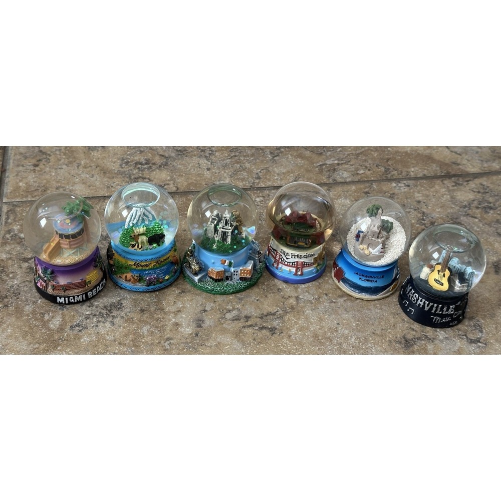 *Set of 6 Collectible Iconic Souvenir Mini Water Snow Globes